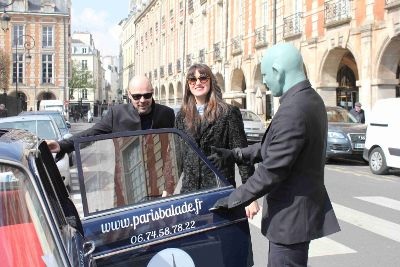 Macarons offerts lors d'une visite insolite et guidée de Paris en voiture de collection 