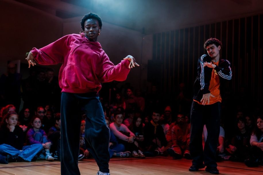 Dans(e) la lumière ! : une exposition gratuite et des spectacles à petit prix