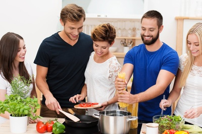 Préparer et partager un repas convivial avec des habitants de son quartier 