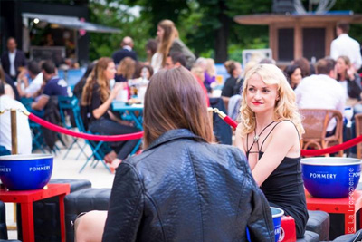 Soirée insolite Saint Tropez à Paris au pied de la Tour Eiffel