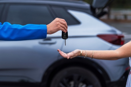 Permis de conduire moins cher : louez une voiture à double commande