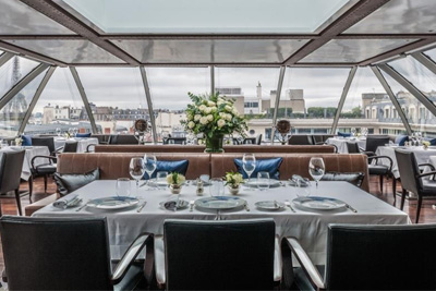 Restaurant romantique avec vue imprenable sur Paris à 360° à deux pas de l’Arc de Triomphe