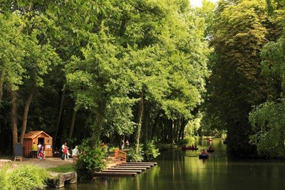 Balade en barque gratuite sur le canal des Amoureux