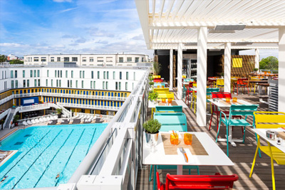 Rooftop insolite à Paris avec terrasse, vue sur la Tour Eiffel et piscine Molitor