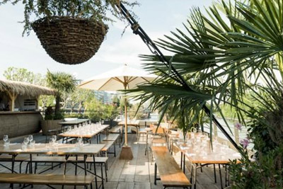 Restaurant romantique avec terrasse vue sur la Seine et la Tour Eiffel