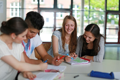 Cours de français pas cher (de 0 € jusqu'à 140 € par an)