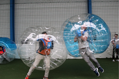 Activité insolite de bubble football 