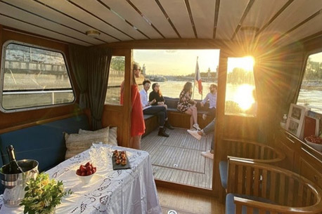 Louer un bateau pour une croisière privée à Paris (de 2 à 12 personnes)