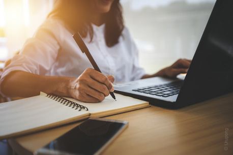 Étudiez à votre rythme et gratuitement avec les cours en ligne de FUN