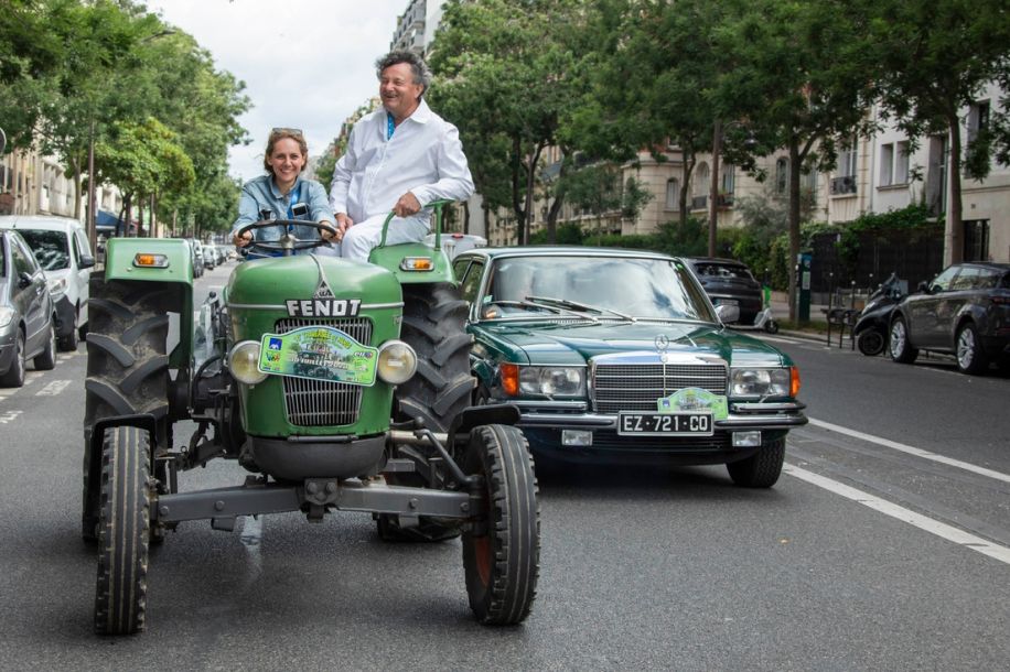 traversee estivale paris vehicules anciens 2025