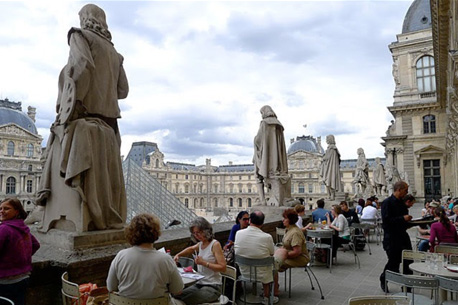 Sortie romantique avec vue sur la Pyramide du Louvre