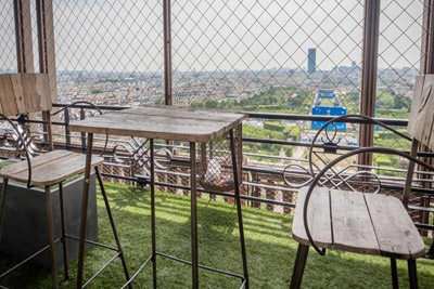 Terrasse végétalisée au 1er étage de la Tour Eiffel