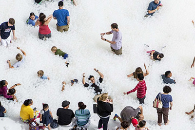 Piscine à boules géante