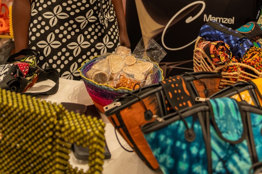 Créateurs, saveurs et cadeaux uniques au Marché Afro Caribéen