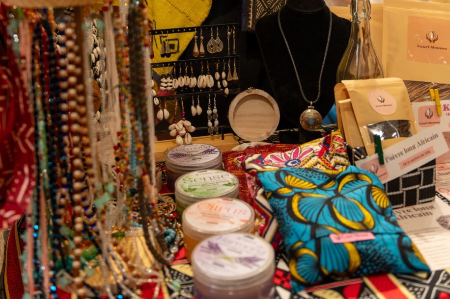 Créateurs, saveurs et cadeaux uniques au Marché Afro Caribéen