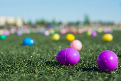 Chasse aux œufs gratuite dans un mini-golf