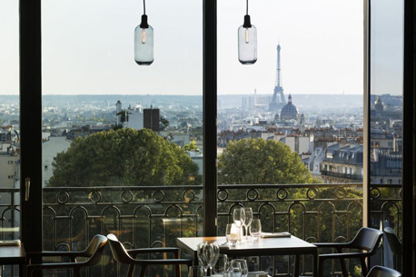 Rooftop à Paris avec vue sur la Tour Eiffel