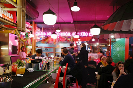 Bar insolite dans un décor vietnamien survitaminé