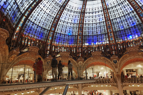 Point de vue féérique sous la Coupole des Galeries Lafayette