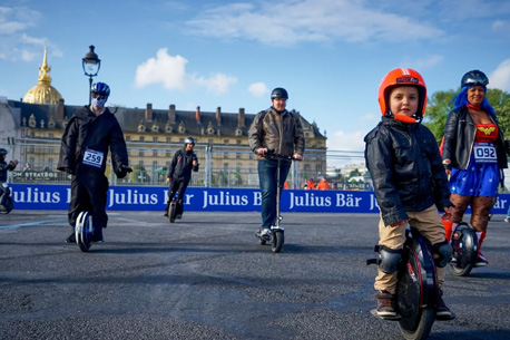 Roulez en véhicule électrique sur le circuit Paris E-Prix autour des Invalides